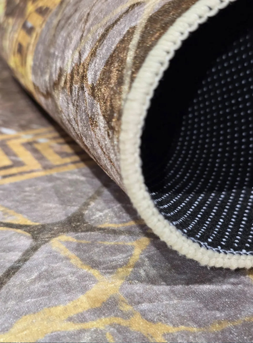 Glorious Modern Rug D18