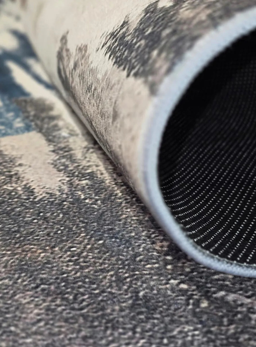 Explore Modern Rug D15