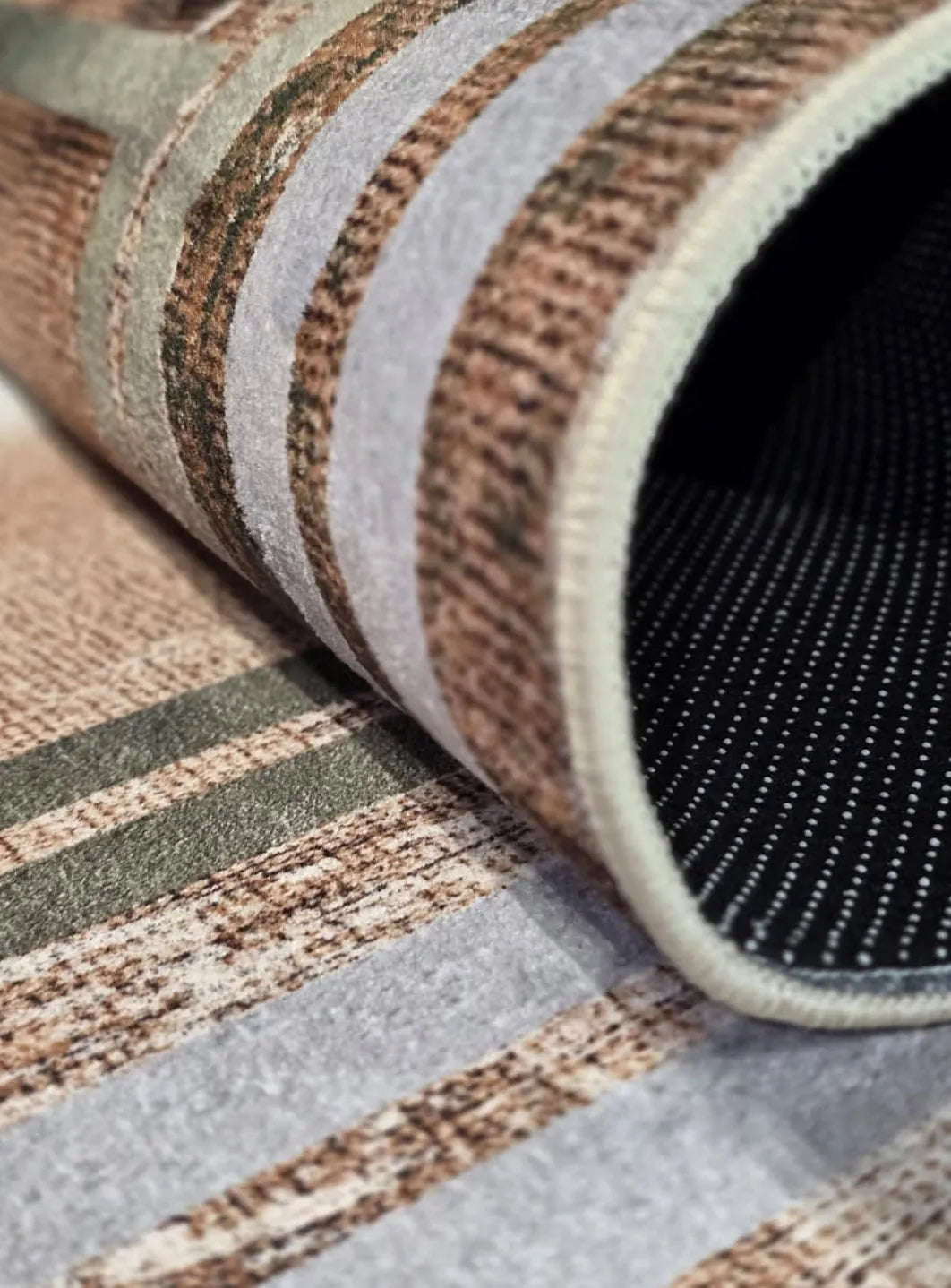 Explore Modern Rug D17