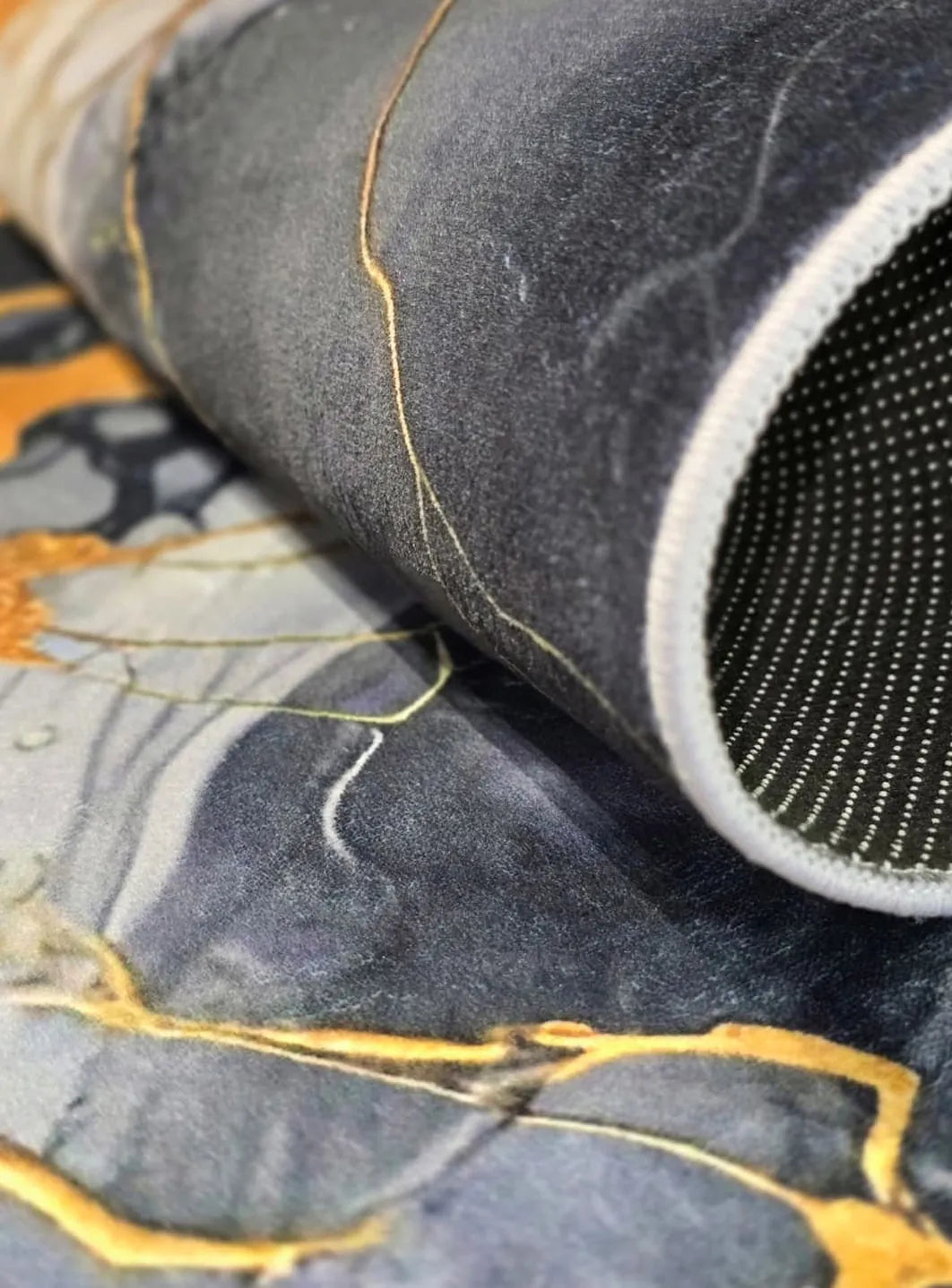 Explore Modern Rug D19