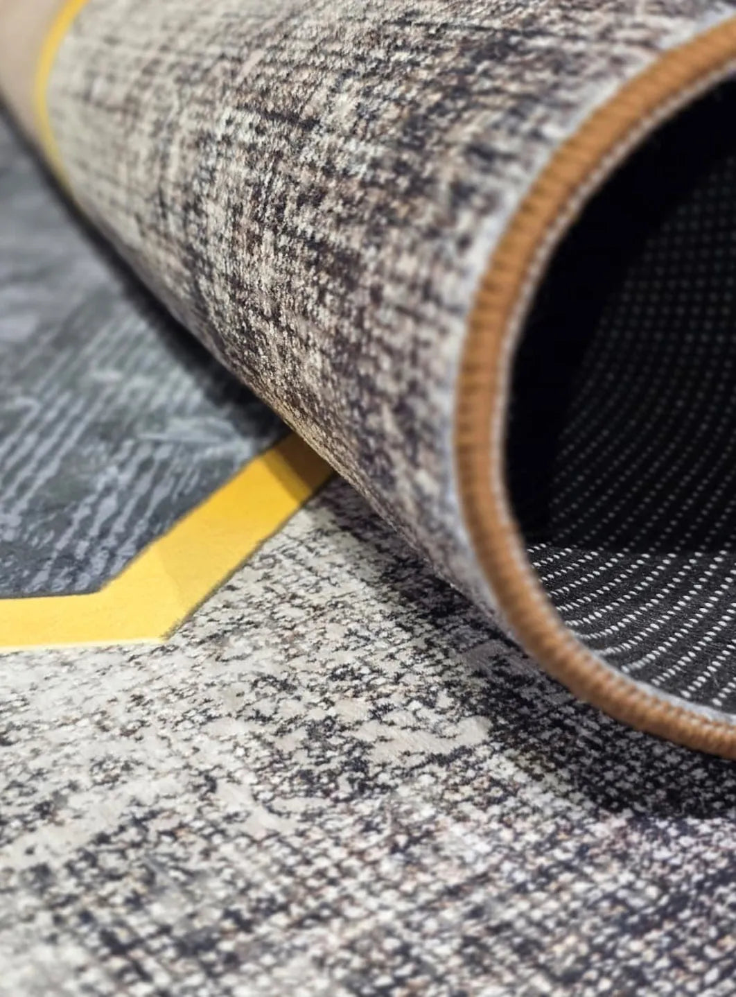 Explore Modern Rug D4