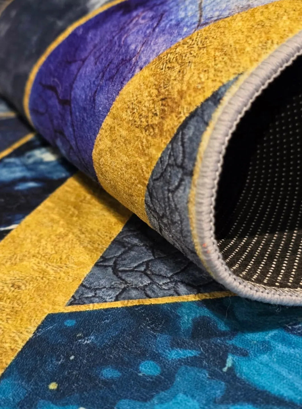 Explore Modern Rug D9