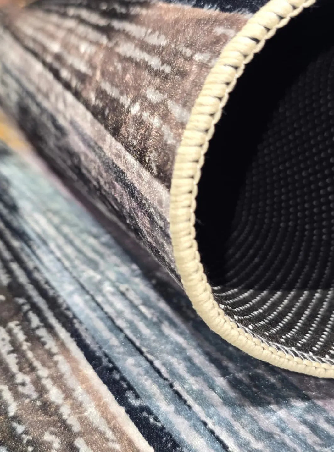 Glorious Modern Rug D5