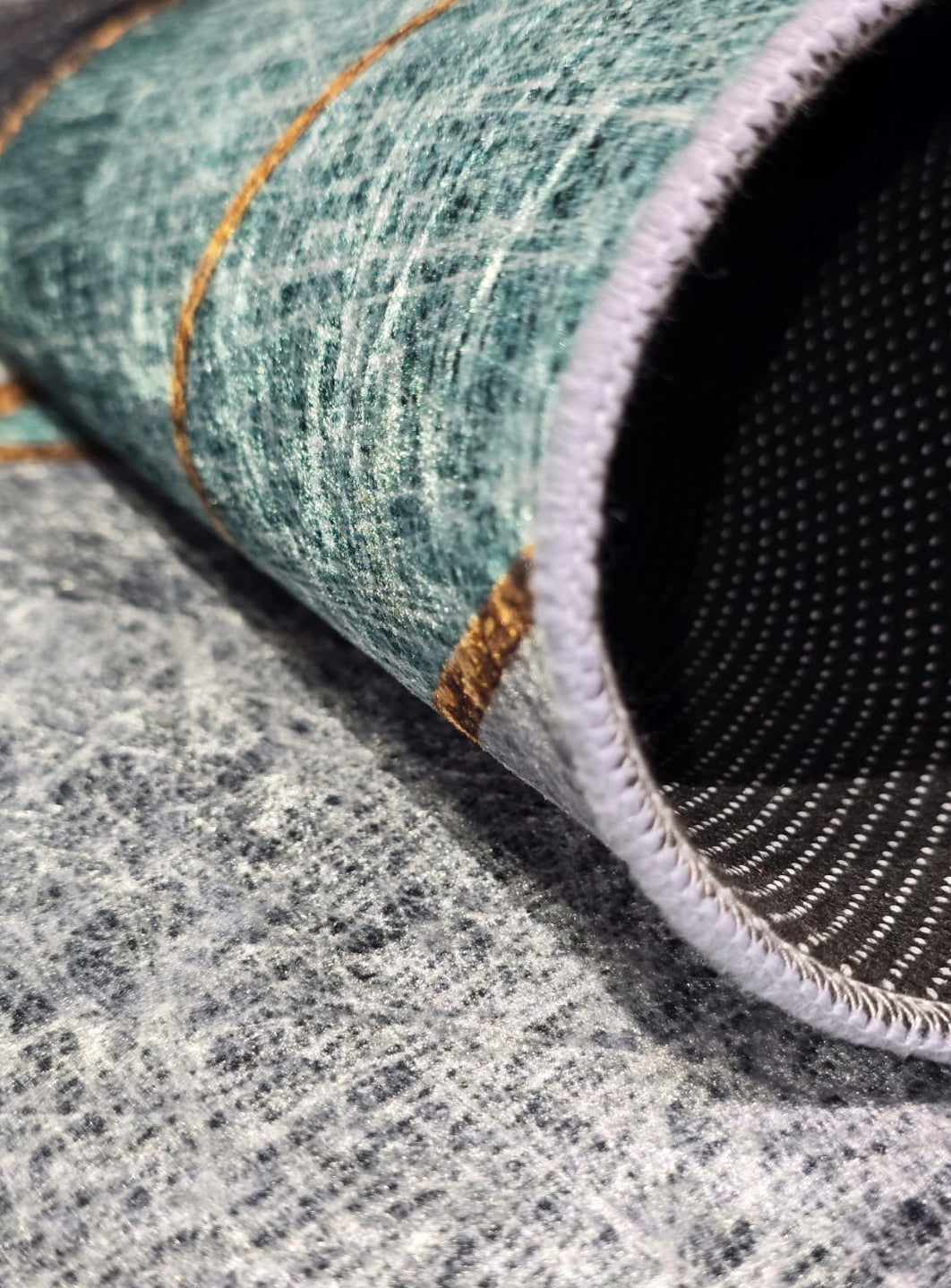 Glorious Modern Rug D1