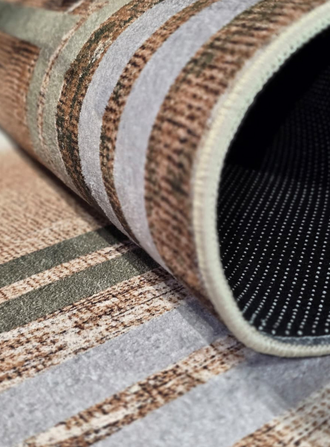 Explore Modern Rug D17